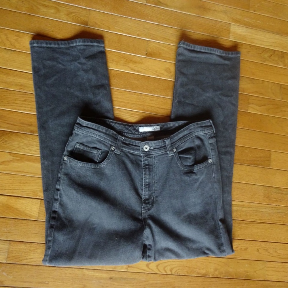 Chico's Platinum Black Stretchy Jeans size 2 Reg